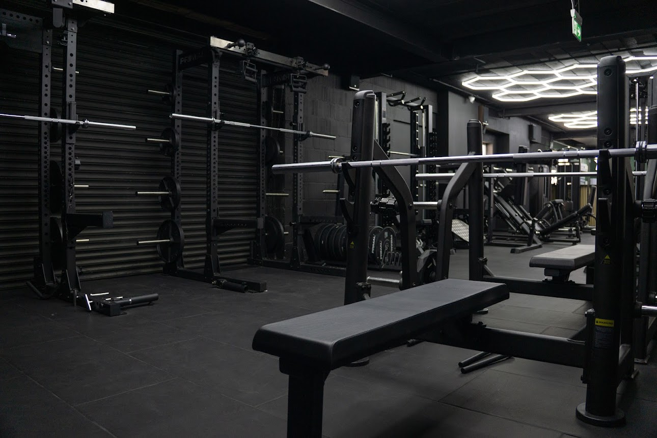Bench press and barbell stations